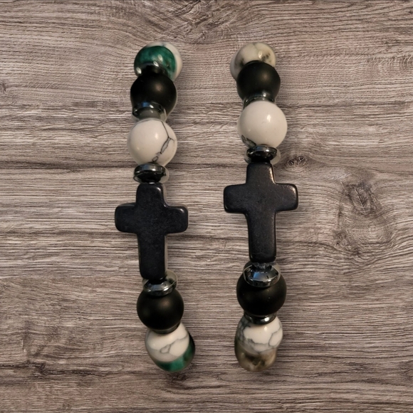🩷3 for $15: 2 Faith-Based Cross Stretchy Bracelets, 6mm Green & Black Stones - Picture 1 of 4